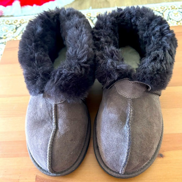 NWOT UGG boots. Roll up or down. Brown. - Picture 2 of 7